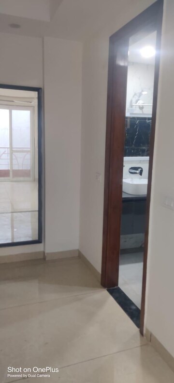 Room in 4 BHK Builder Floor at Vasant Kunj – for Rent