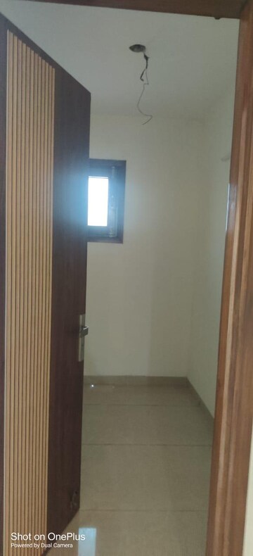 Room in 4 BHK Builder Floor at Vasant Kunj – for Rent