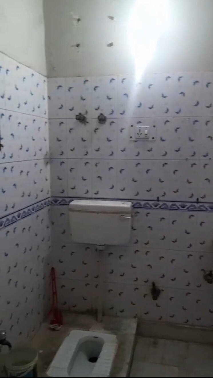 Bathroom, vaishali sector 5 1 Bedroom 550 Sq.Ft. Builder Floor In Vaishali Sector 5 Ghaziabad 8986707