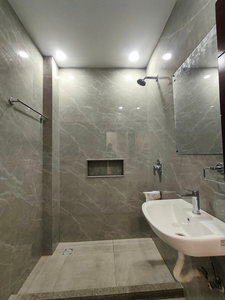Bathroom, sector 52 2 Bedroom 1400 Sq.Ft. Builder Floor In Sector 52 Gurgaon 8986698