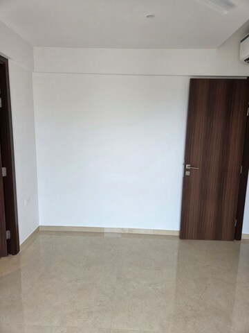 Furnished Amenities in 1 BHK Apartment at Hiranandani Highland, Powai – for Rent