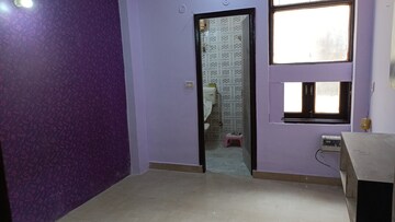 Room in 2 BHK Builder Floor at Vaishali Sector 6 – for Rent
