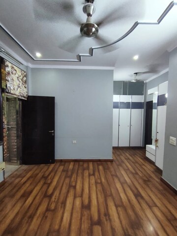 Room in 3 BHK Builder Floor at Prashant Vihar – for Rent