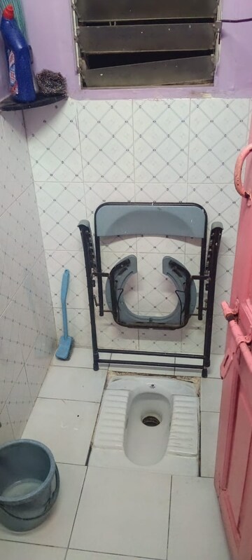 Bathroom in 1.5 BHK Apartment at Ameya Apartments Navi Peth, Navi Peth – for Rent