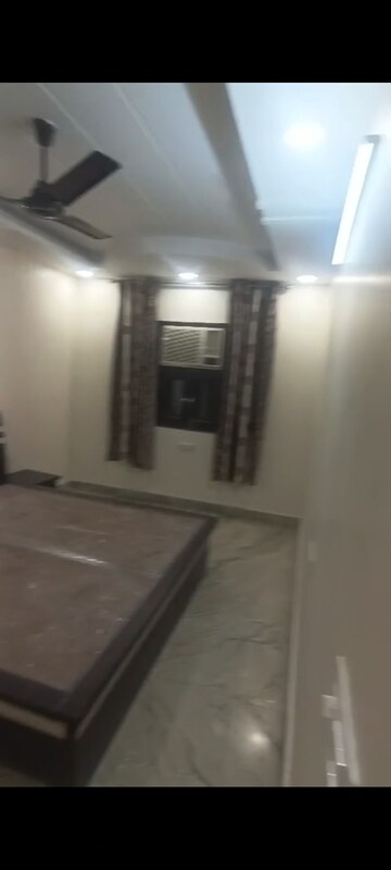 Room in 3 BHK Builder Floor at Pitampura – for Rent