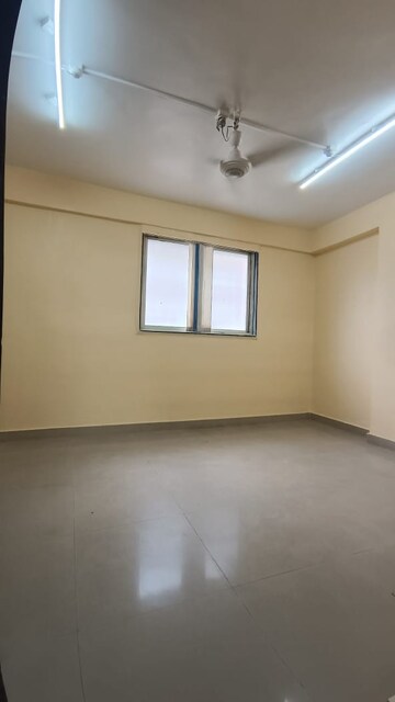 Room in 2 BHK Apartment at Deshmukh Sadashiv Peth CHS, Sadashiv Peth – for Rent