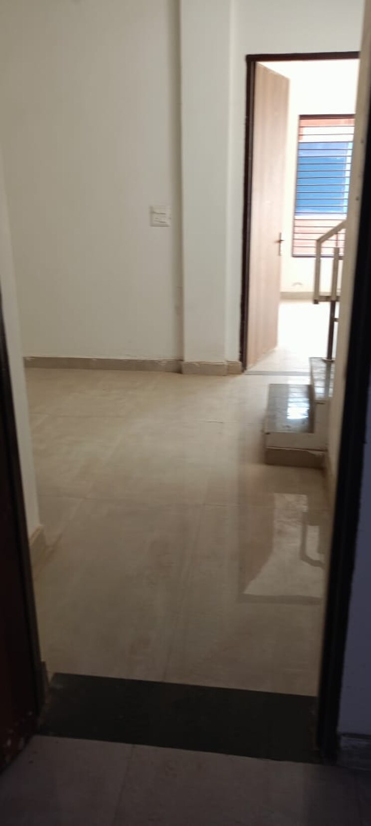 undefined, sector 16b greater noida 3 Bedroom 2200 Sq.Ft. Villa In Sector 16b Greater Noida Greater Noida 8986776