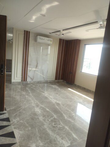 Room in 4 BHK Builder Floor at Vikas Puri – for Sale