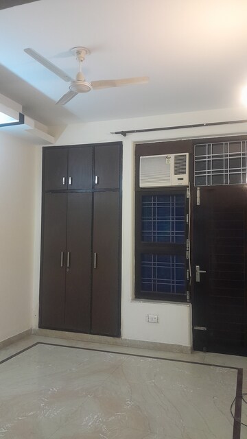 Furnished Amenities in 3 BHK Builder Floor at SS Mayfield Gardens, Sector 51 – for Rent
