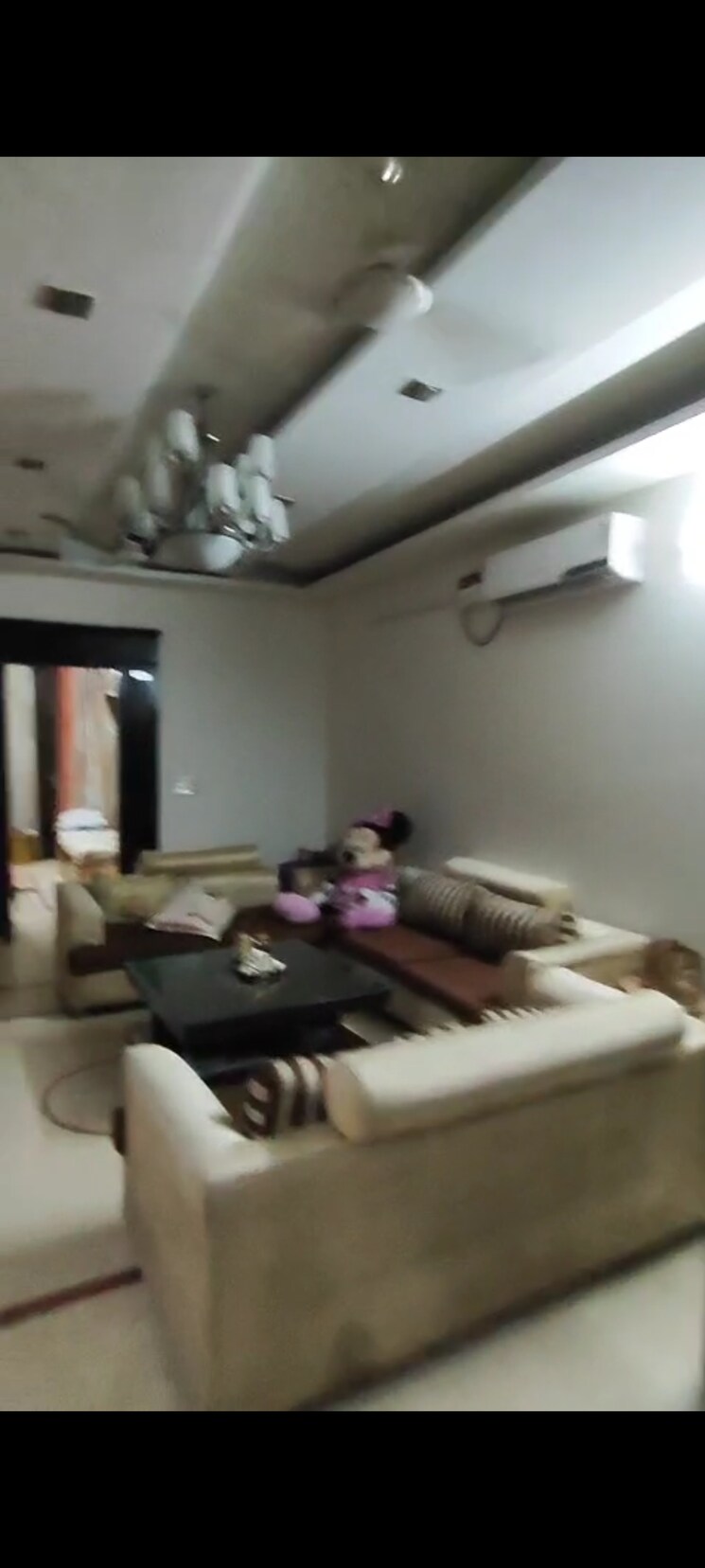 Living Room, kohat enclave 3 Bedroom 2000 Sq.Ft. Builder Floor In Kohat Enclave Delhi 8986805