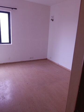 Bedroom in 3.5 BHK Apartment at Unitech Uniworld Gardens, Sector 47 – for Rent
