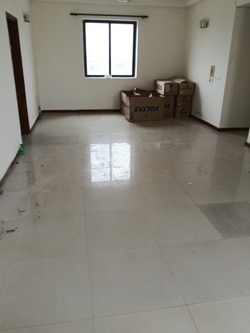 Room in 3.5 BHK Apartment at Unitech Uniworld Gardens, Sector 47 – for Rent