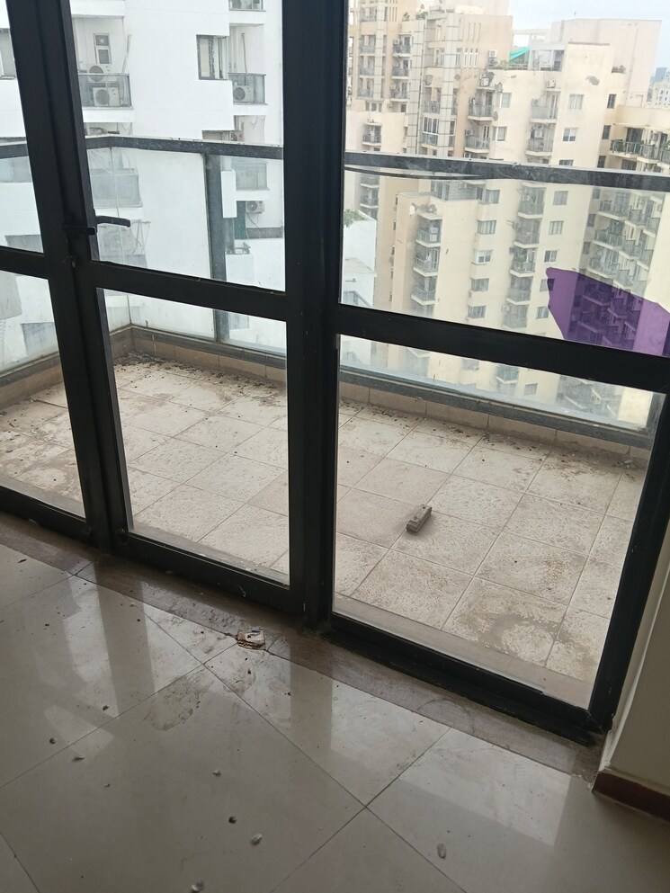 Balcony, unitech-uniworld-gardens 3.5 Bedroom 2086 Sq.Ft. Apartment In Sector 47 Gurgaon 8986818