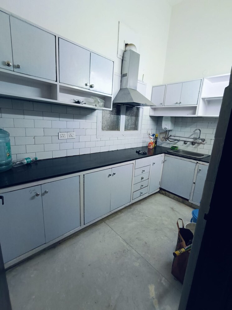 Kitchen, safdarjung enclave 3 Bedroom 1500 Sq.Ft. Builder Floor In Safdarjung Enclave Delhi 8986842