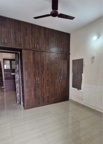 Room in 2 BHK Builder Floor at Kondapur – for Rent