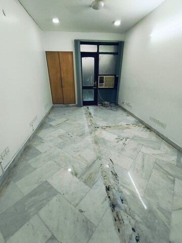 Room in  Office Space at Safdarjung Enclave – for Rent