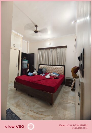 Bedroom in 6+ BHK Independent House at Gomti Nagar – for Rent