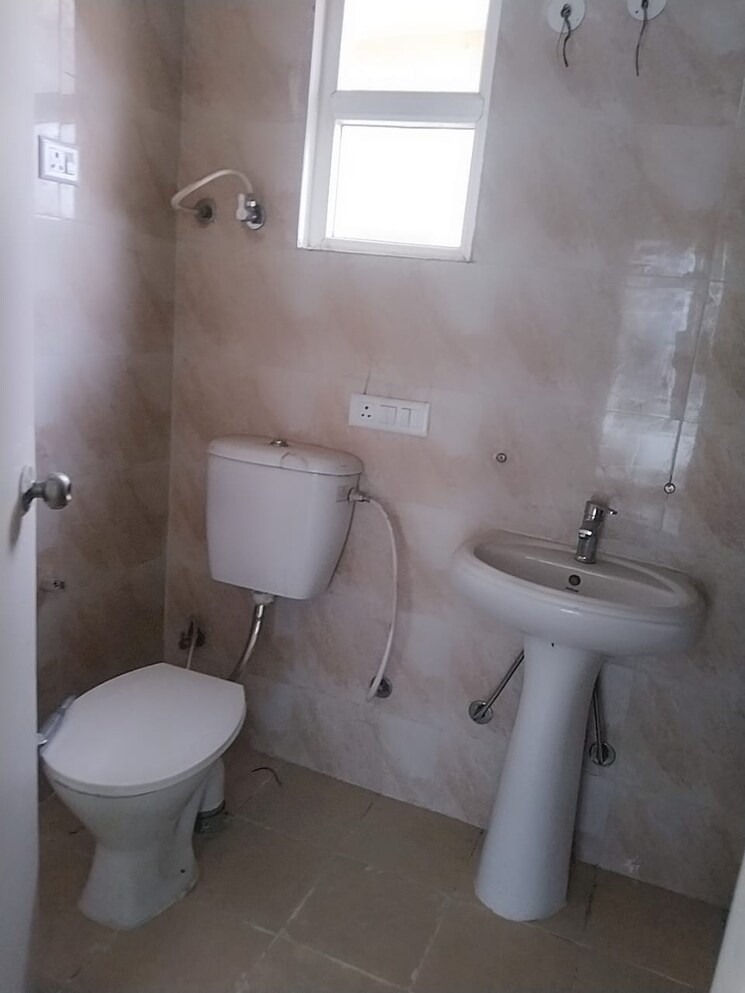 Bathroom, panchsheel-pinnacle 2 Bedroom 975 Sq.Ft. Apartment In Sector 16 Greater Noida Greater Noida 8986865