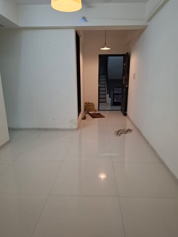 Room in 2 BHK Apartment at Ajmera Beverly Hills and Royal Empire, Andheri West – for Rent