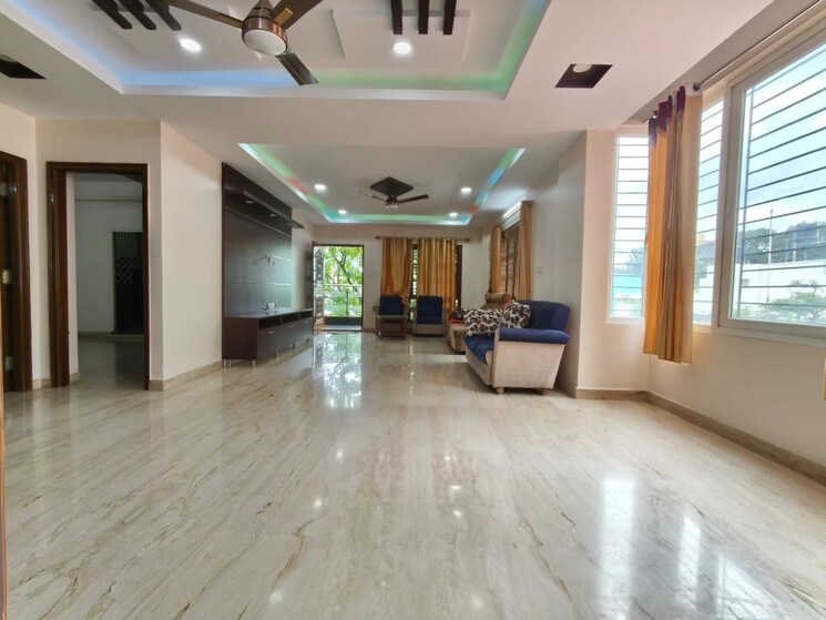  Parking, indiranagar 3 Bedroom 2000 Sq.Ft. Builder Floor In Indiranagar Bangalore 8987058