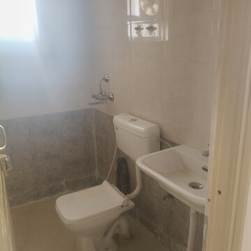 Bathroom in 3 BHK Apartment at ROF Aalayas Phase 2, Sector 102 – for Rent