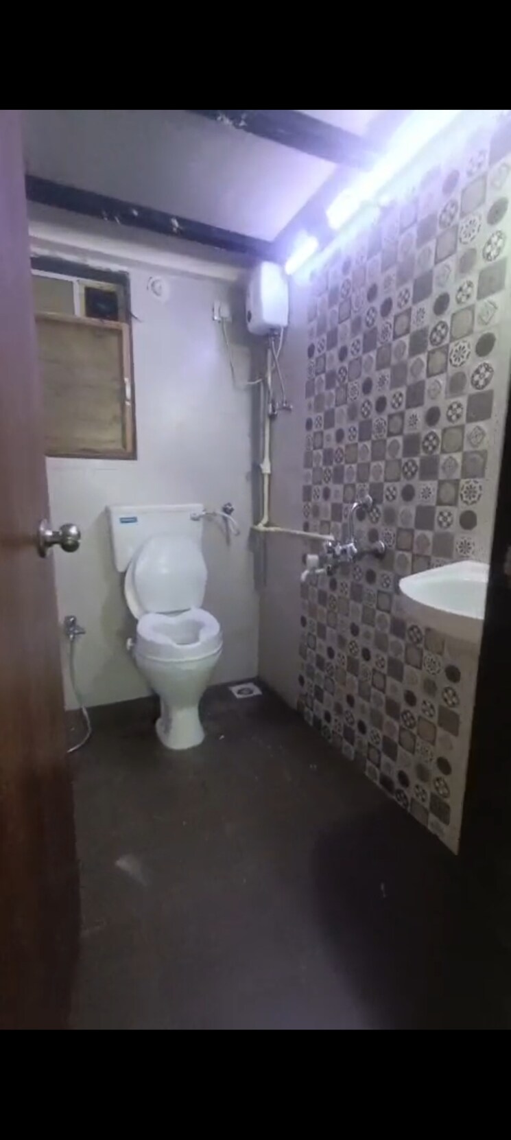 Bathroom, santacruz east 2 Bedroom 700 Sq.Ft. Apartment In Santacruz East Mumbai 8987094