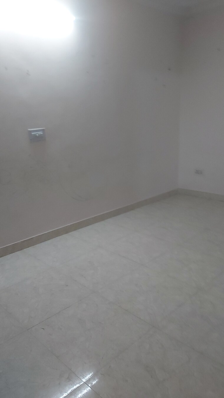 Room, mayur vihar 3.5 Bedroom 1450 Sq.Ft. Apartment In Mayur Vihar Delhi 8987127
