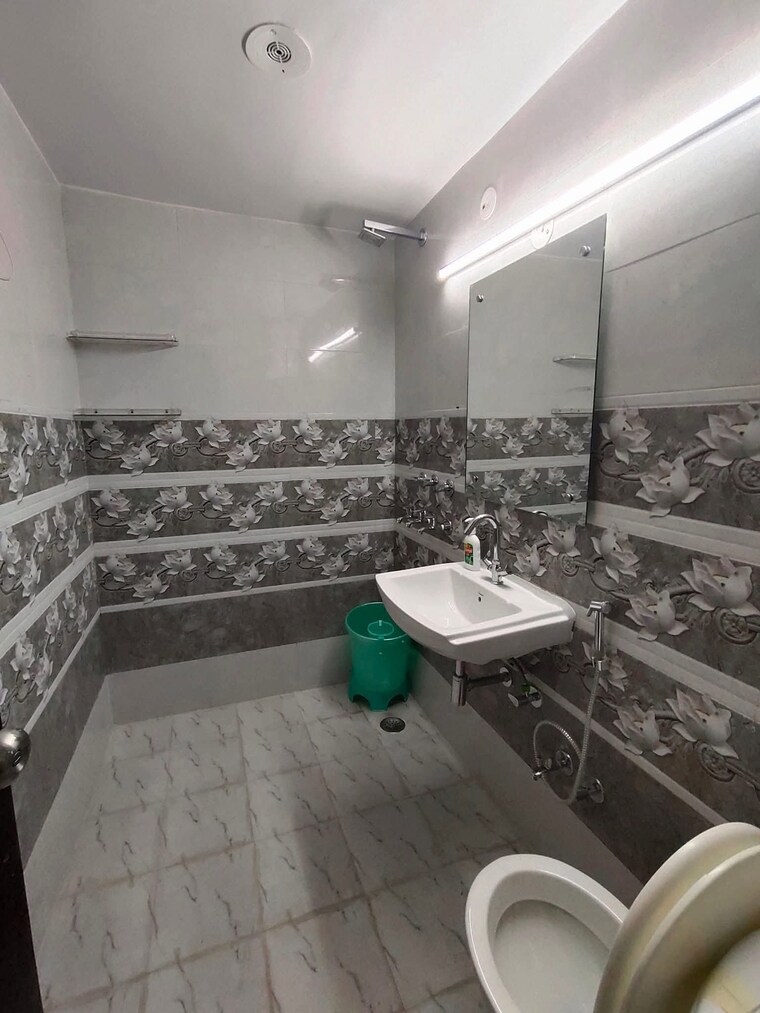 Team Area, harit-vihar-rwa 3 Bedroom 900 Sq.Ft. Builder Floor In Burari Delhi 8987123