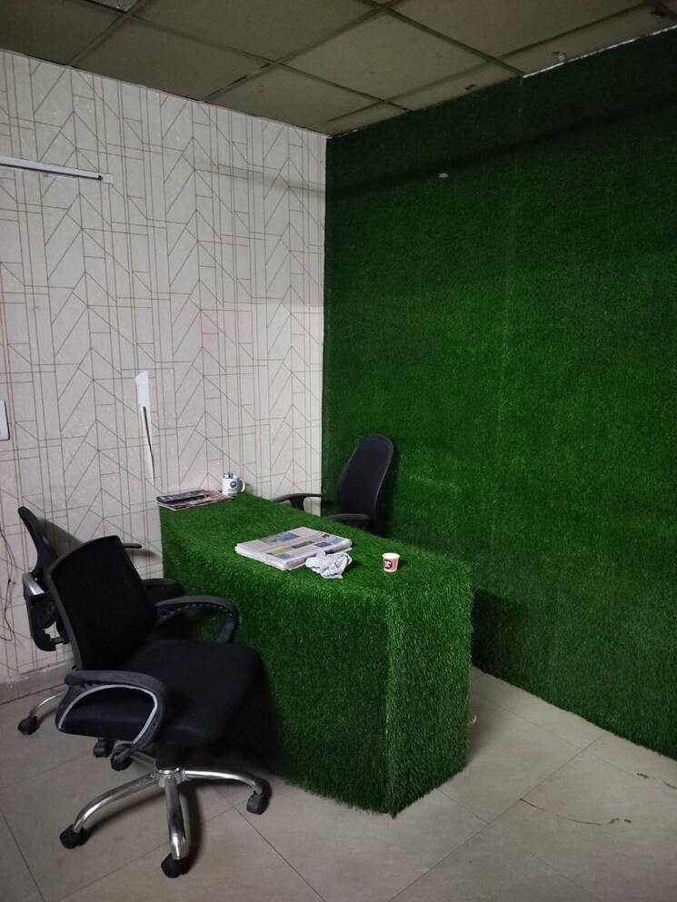 Living Room, sector 3 Commercial Office Space 650 Sq.Ft. In Sector 3 Noida 8987126