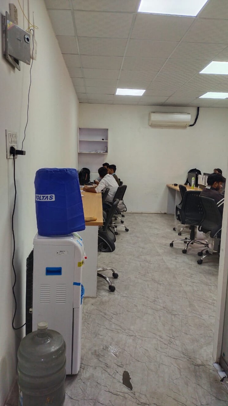 Team Area, sector 4 Commercial Office Space 3700 Sq.Ft. In Sector 4 Noida 8987134