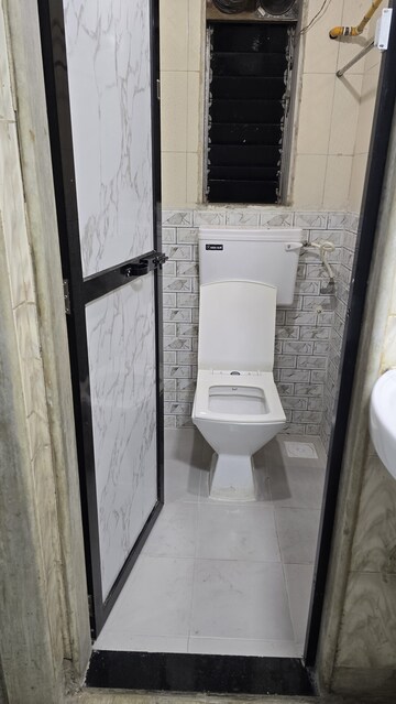 Bathroom in 1.5 BHK Apartment at High Rise Building, Goregaon West – for Rent