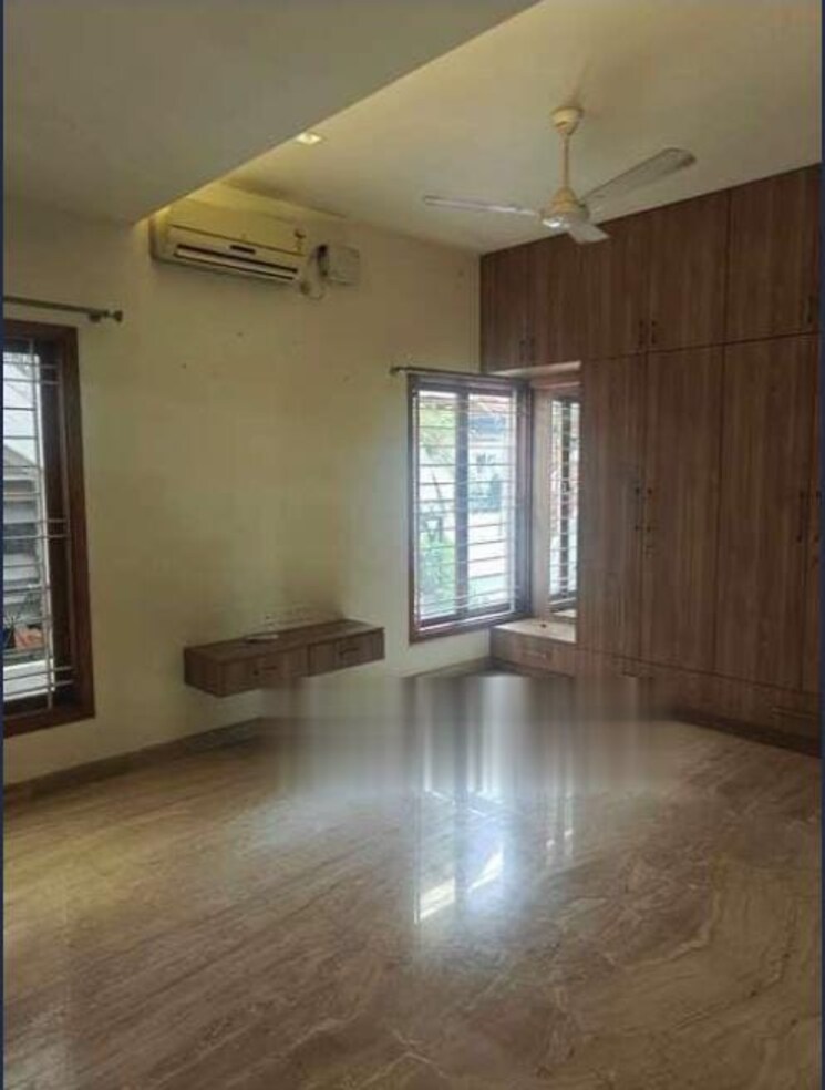 Room, victoria layout 3 Bedroom 2000 Sq.Ft. Apartment In Victoria Layout Bangalore 8987155