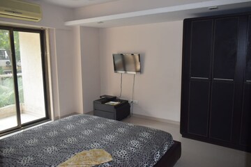 Living Room in 4 BHK Apartment at Urvashi Terraces, Khar West – for Sale