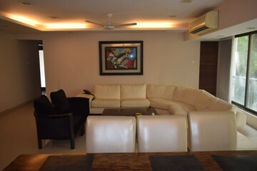 Living Room in 4 BHK Apartment at Urvashi Terraces, Khar West – for Sale