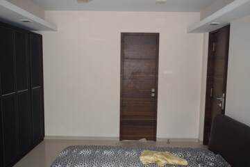 Bedroom in 4 BHK Apartment at Urvashi Terraces, Khar West – for Sale