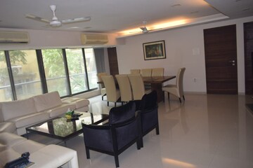 Team Area in 4 BHK Apartment at Urvashi Terraces, Khar West – for Sale