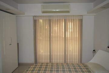 Bedroom in 4 BHK Apartment at Urvashi Terraces, Khar West – for Sale