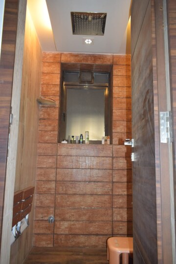 Furnished Amenities in 4 BHK Apartment at Urvashi Terraces, Khar West – for Sale