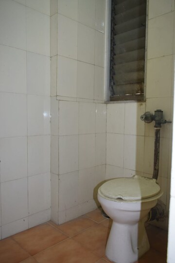 Bathroom in 4 BHK Apartment at Urvashi Terraces, Khar West – for Sale