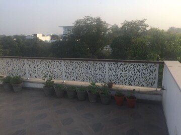 Swimming Pool in 3 BHK Builder Floor at Golf Links – for Rent