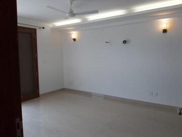 Room in 3 BHK Builder Floor at Sector 57 – for Rent