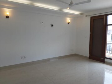 Room in 3 BHK Builder Floor at Sector 57 – for Rent