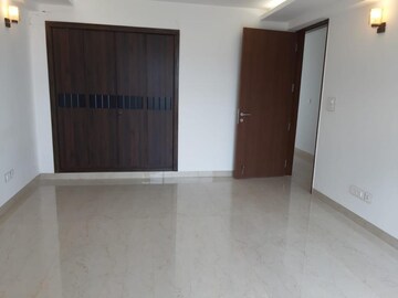 Room in 3 BHK Builder Floor at Sector 57 – for Rent