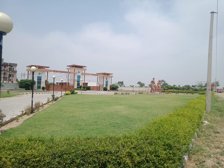 Garden, knowledge park ii greater noida  125 Sq.Yd. Plot In Knowledge Park Ii Greater Noida Greater Noida 8987212