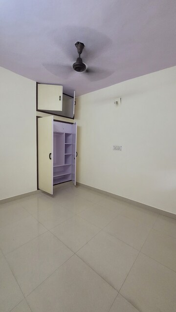 Room in 3 BHK Apartment at Gtb Enclave – for Rent
