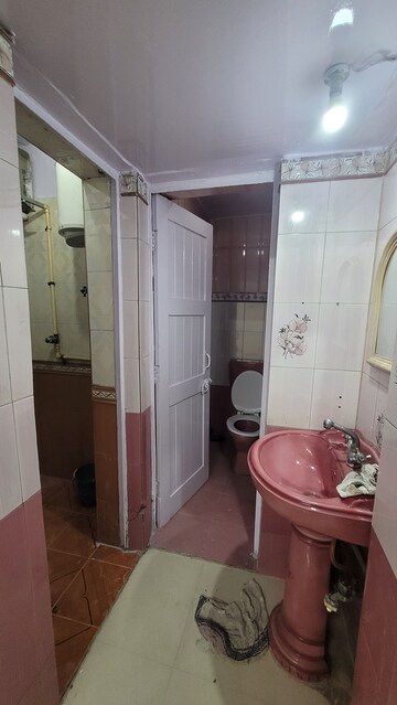 Bathroom in 3 BHK Apartment at Gtb Enclave – for Rent