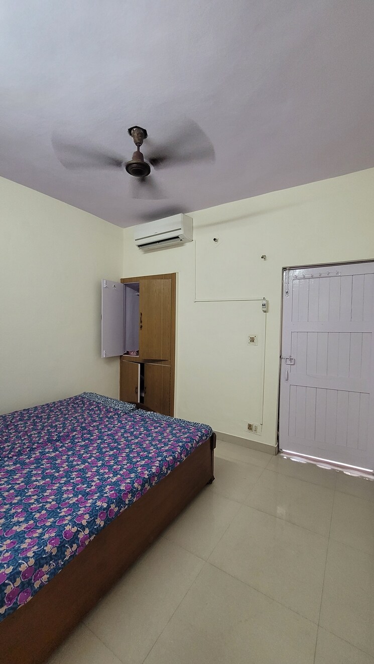 Master Bedroom, gtb enclave 3 Bedroom 900 Sq.Ft. Apartment In Gtb Enclave Delhi 8987214