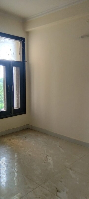 Room in 3 BHK Builder Floor at Kishangarh – for Rent