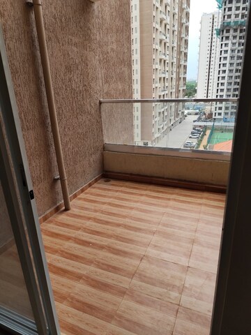 Room in 3 BHK Apartment at VTP Beaumonde, Kharadi – for Rent