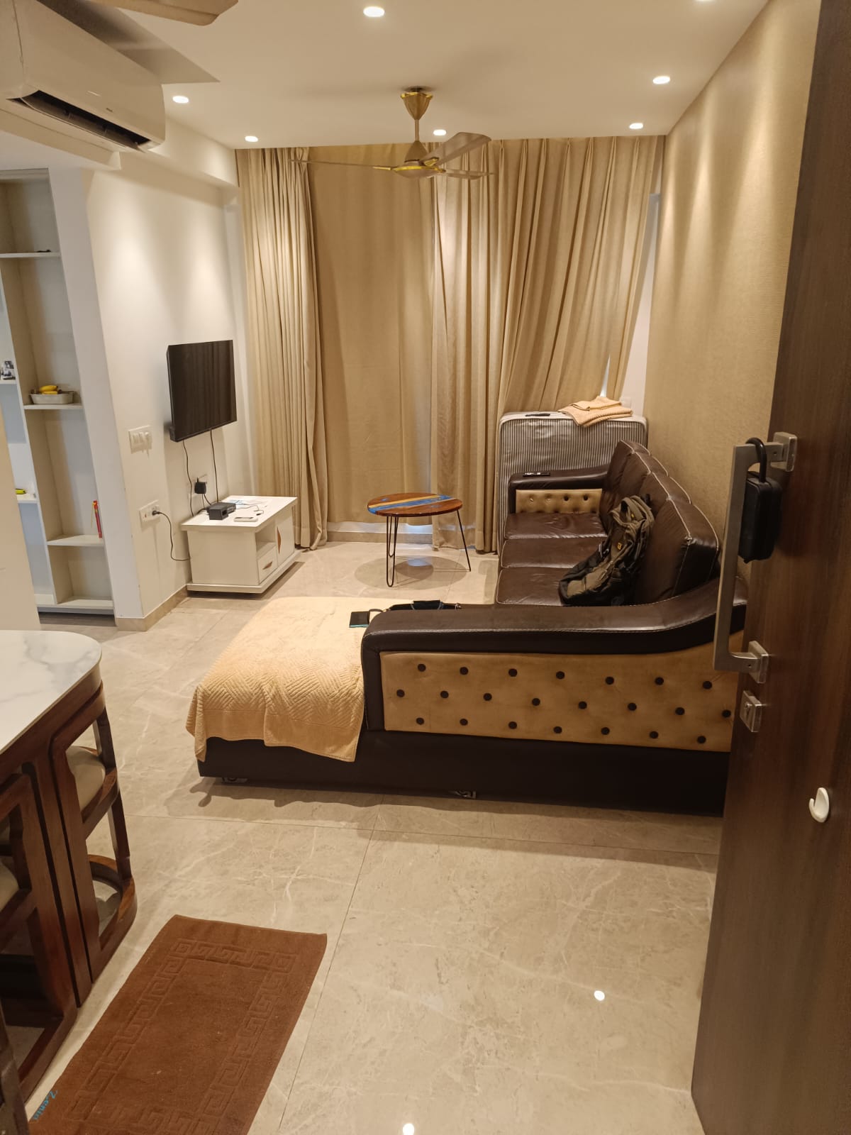 1 BHK Apartment For Rent in Hiranandani Regent Hill
